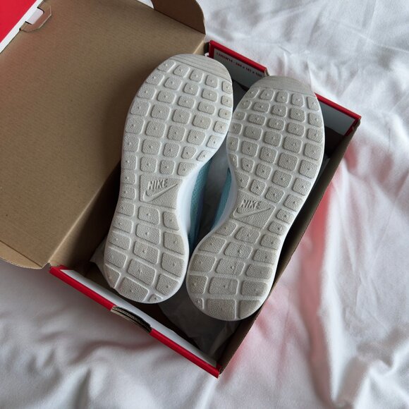 Nike Womens Rosherun Glacier Ice Blue Size 6.5 - Picture 3 of 5